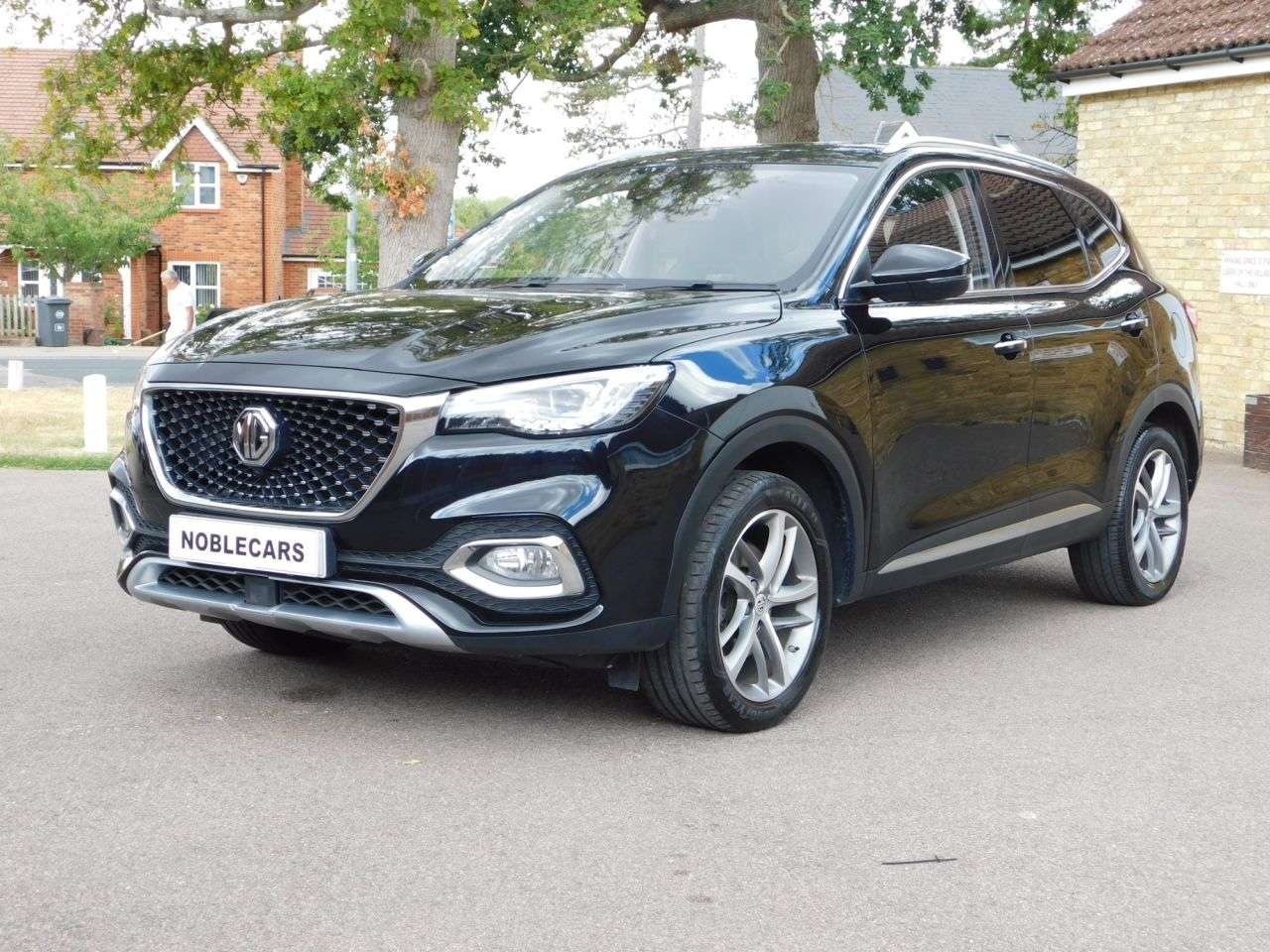 A 2022 MG MG HS 1.5 T-GDI Exclusive SUV 5dr Petrol DCT Euro 6 (s/s) (162 ps) *FULL MG SERVI A 2022 MG MG HS 1.5 T-GDI Exclusive SUV 5dr Petrol DCT Euro 6 (s/s) (162 ps) *FULL MG SERVI