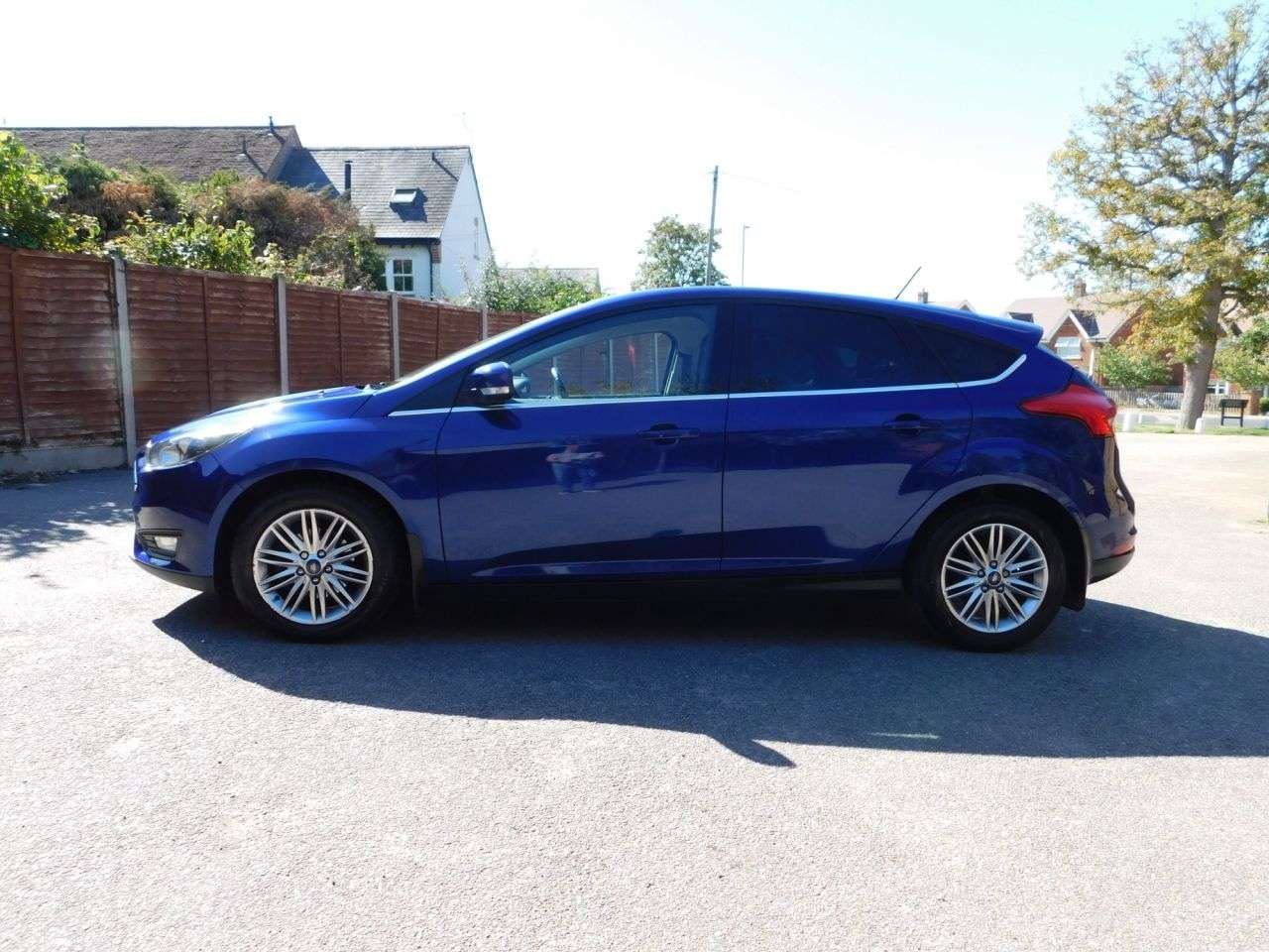 A 2018 FORD FOCUS 1.0T EcoBoost Zetec Edition Hatchback 5dr Petrol Manual Euro 6 (s/s) (100 p A 2018 FORD FOCUS 1.0T EcoBoost Zetec Edition Hatchback 5dr Petrol Manual Euro 6 (s/s) (100 p