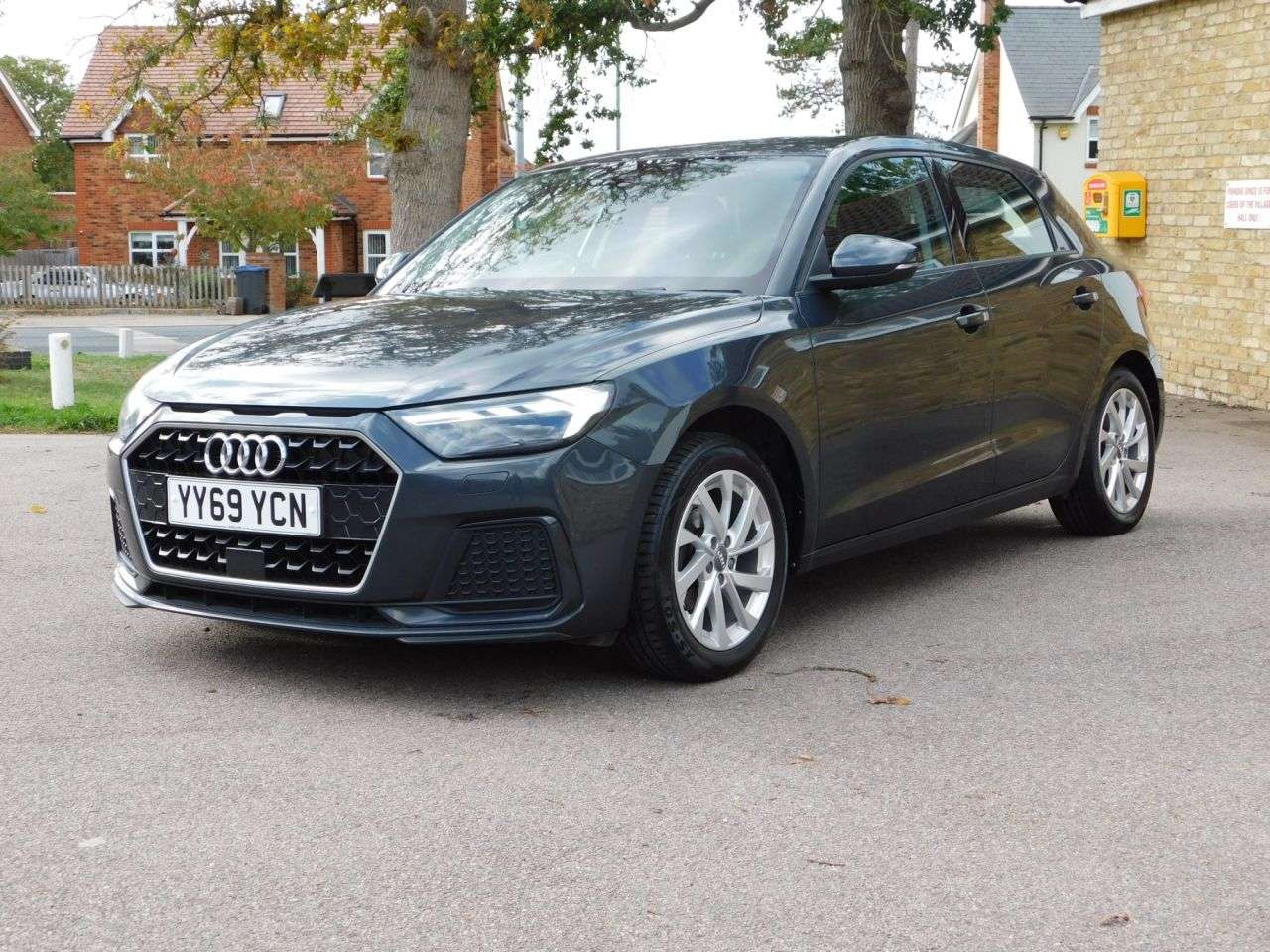 A 2020 AUDI A1 1.0 TFSI 25 Sport Sportback 5dr Petrol Manual Euro 6 (s/s) (95 ps) *FSH, LO A 2020 AUDI A1 1.0 TFSI 25 Sport Sportback 5dr Petrol Manual Euro 6 (s/s) (95 ps) *FSH, LO