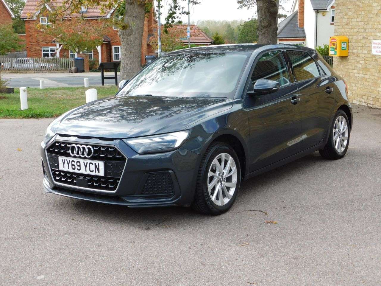 A 2020 AUDI A1 1.0 TFSI 25 Sport Sportback 5dr Petrol Manual Euro 6 (s/s) (95 ps) *FSH, LO A 2020 AUDI A1 1.0 TFSI 25 Sport Sportback 5dr Petrol Manual Euro 6 (s/s) (95 ps) *FSH, LO