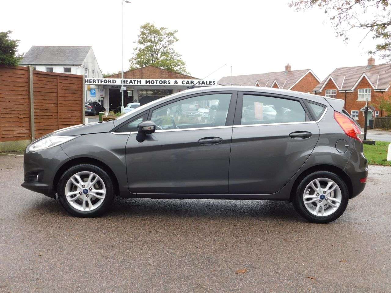 A 2017 FORD FIESTA 1.0T EcoBoost Zetec Hatchback 5dr Petrol Manual Euro 6 (s/s) (100 ps) *2017 A 2017 FORD FIESTA 1.0T EcoBoost Zetec Hatchback 5dr Petrol Manual Euro 6 (s/s) (100 ps) *2017