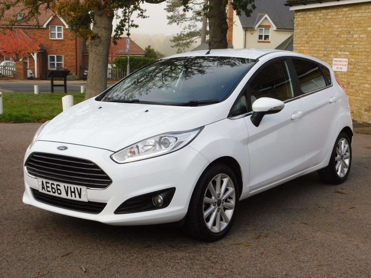 A 2016 FORD FIESTA 1.0T EcoBoost Titanium Hatchback 5dr Petrol Powershift Euro 6 (100 ps) *1 O A 2016 FORD FIESTA 1.0T EcoBoost Titanium Hatchback 5dr Petrol Powershift Euro 6 (100 ps) *1 O