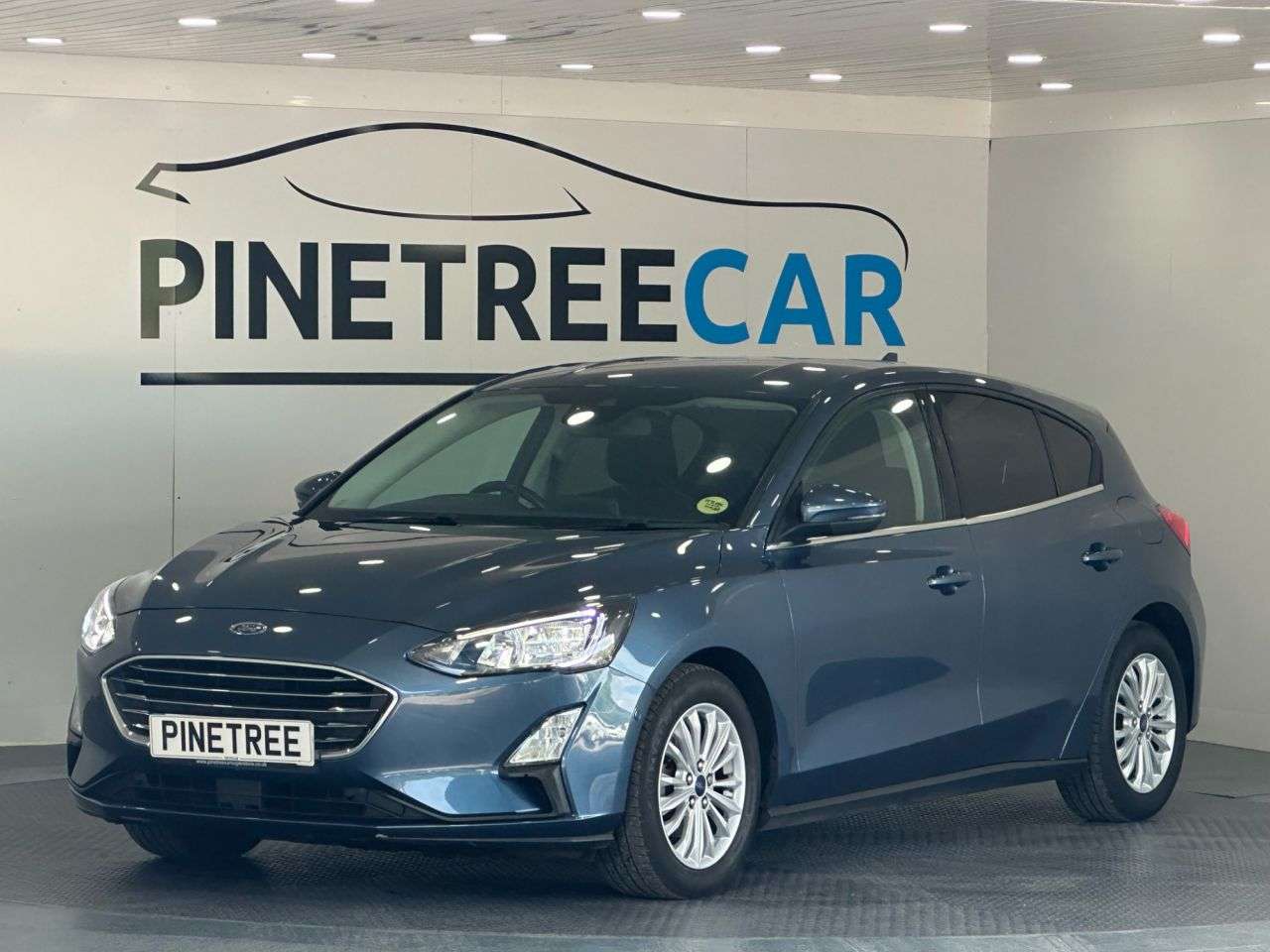 A 2020 FORD FOCUS 1.0T EcoBoost Titanium Hatchback 5dr Petrol Manual Euro 6 (s/s) (125 ps) A 2020 FORD FOCUS 1.0T EcoBoost Titanium Hatchback 5dr Petrol Manual Euro 6 (s/s) (125 ps)