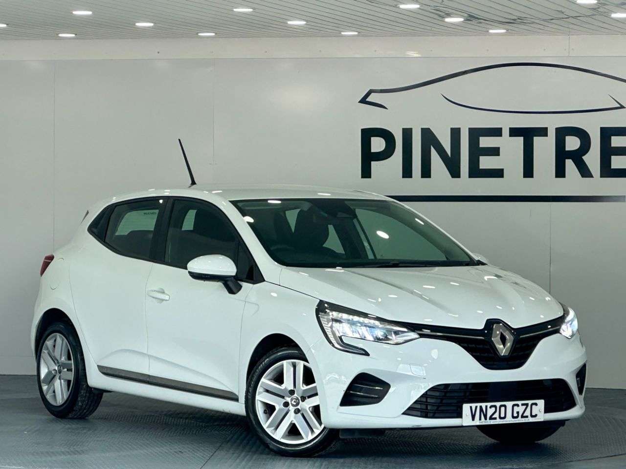 A 2020 RENAULT CLIO 1.0 SCe Play Hatchback 5dr Petrol Manual Euro 6 (s/s) (75 ps) A 2020 RENAULT CLIO 1.0 SCe Play Hatchback 5dr Petrol Manual Euro 6 (s/s) (75 ps)