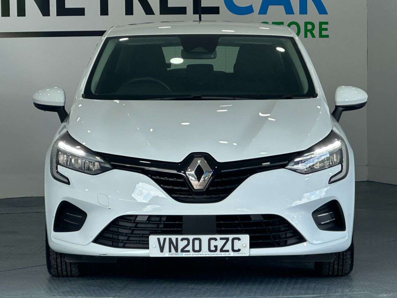 A 2020 RENAULT CLIO 1.0 SCe Play Hatchback 5dr Petrol Manual Euro 6 (s/s) (75 ps) A 2020 RENAULT CLIO 1.0 SCe Play Hatchback 5dr Petrol Manual Euro 6 (s/s) (75 ps)