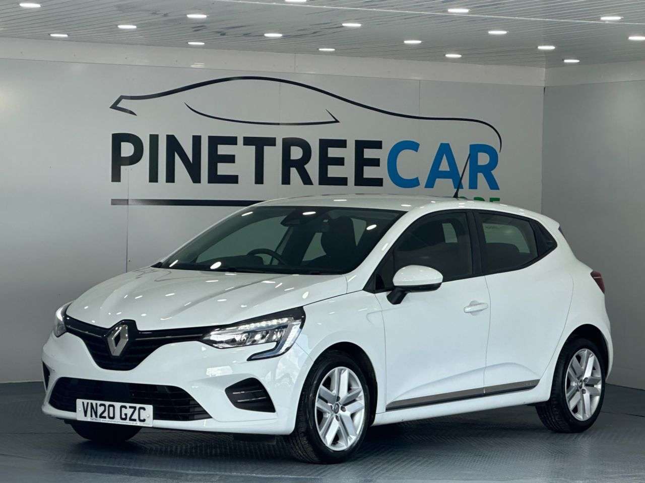 A 2020 RENAULT CLIO 1.0 SCe Play Hatchback 5dr Petrol Manual Euro 6 (s/s) (75 ps) A 2020 RENAULT CLIO 1.0 SCe Play Hatchback 5dr Petrol Manual Euro 6 (s/s) (75 ps)