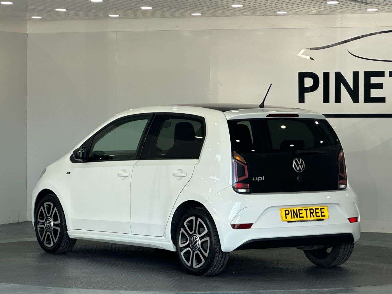 2021 VOLKSWAGEN UP! 2021 VOLKSWAGEN UP!