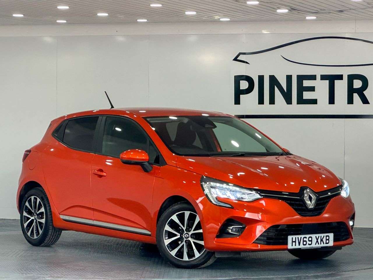 A 2020 RENAULT CLIO 1.0 TCe Iconic Hatchback 5dr Petrol Manual Euro 6 (s/s) (100 ps) A 2020 RENAULT CLIO 1.0 TCe Iconic Hatchback 5dr Petrol Manual Euro 6 (s/s) (100 ps)