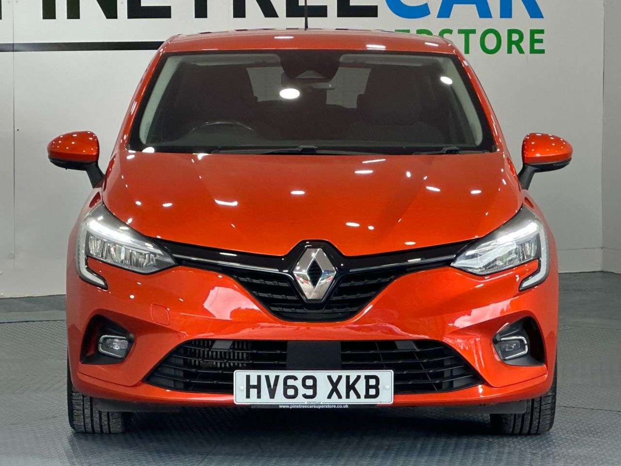 A 2020 RENAULT CLIO 1.0 TCe Iconic Hatchback 5dr Petrol Manual Euro 6 (s/s) (100 ps) A 2020 RENAULT CLIO 1.0 TCe Iconic Hatchback 5dr Petrol Manual Euro 6 (s/s) (100 ps)