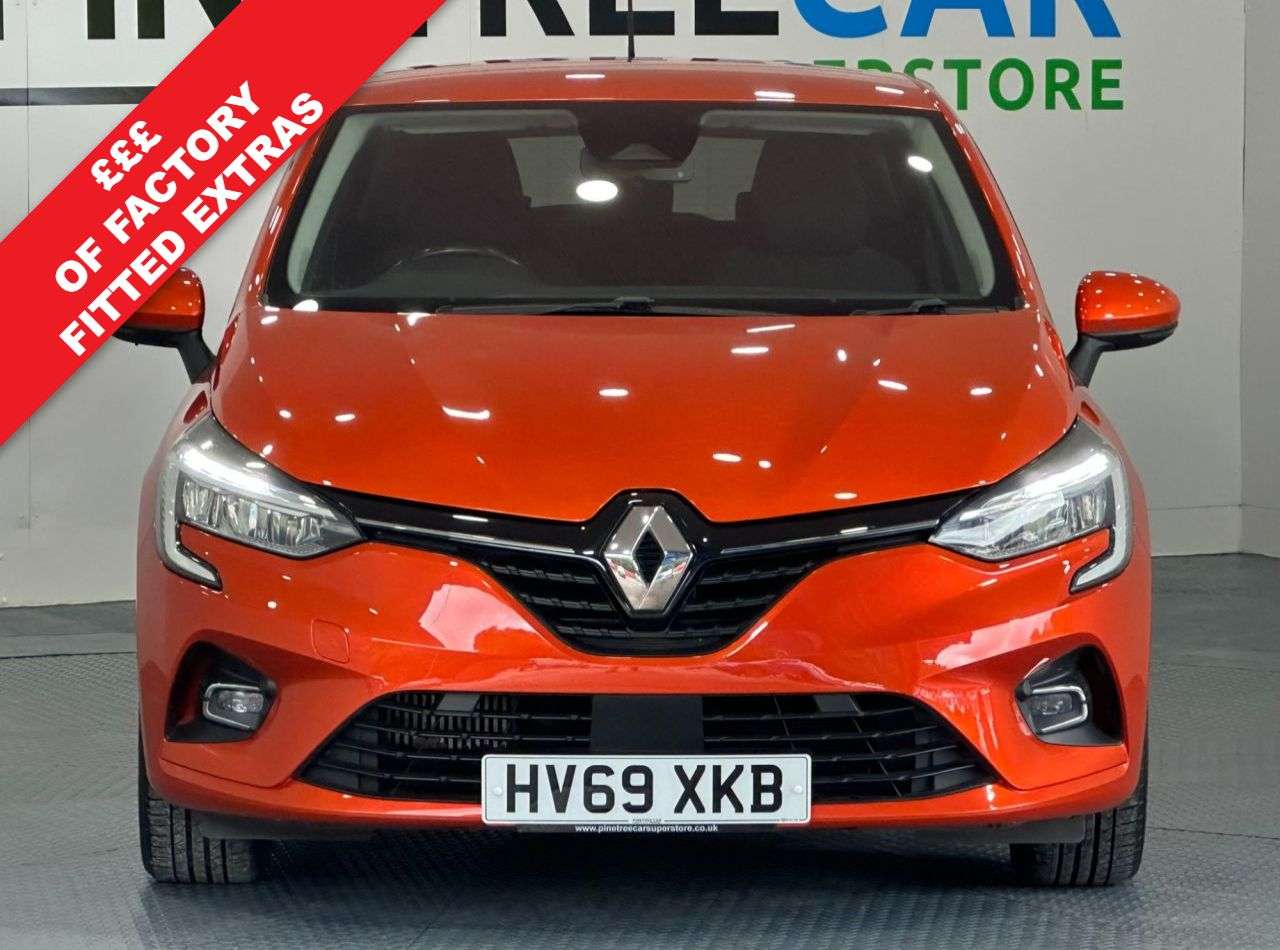 A 2020 RENAULT CLIO 1.0 TCe Iconic Hatchback 5dr Petrol Manual Euro 6 (s/s) (100 ps) A 2020 RENAULT CLIO 1.0 TCe Iconic Hatchback 5dr Petrol Manual Euro 6 (s/s) (100 ps)
