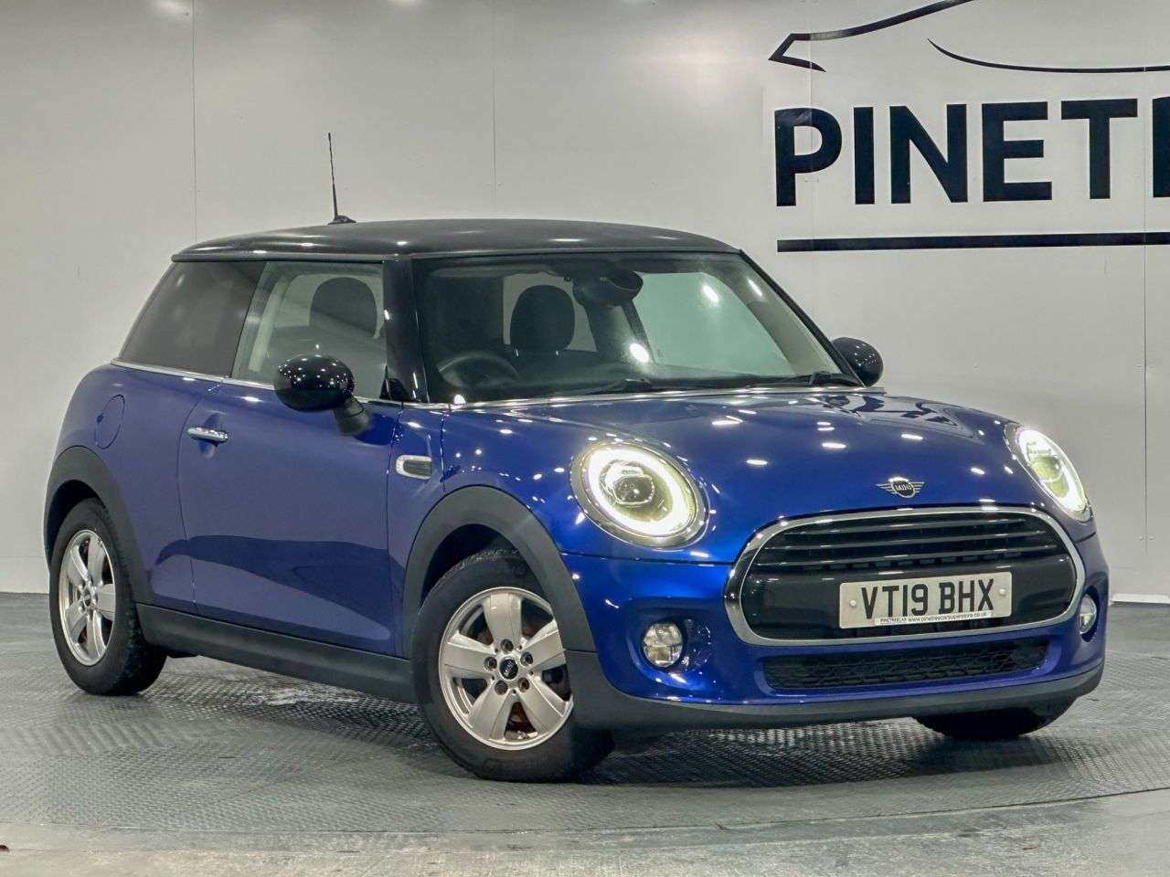 A 2019 MINI HATCH 1.5 Cooper Classic Hatchback 3dr Petrol Manual Euro 6 (s/s) (136 ps) A 2019 MINI HATCH 1.5 Cooper Classic Hatchback 3dr Petrol Manual Euro 6 (s/s) (136 ps)