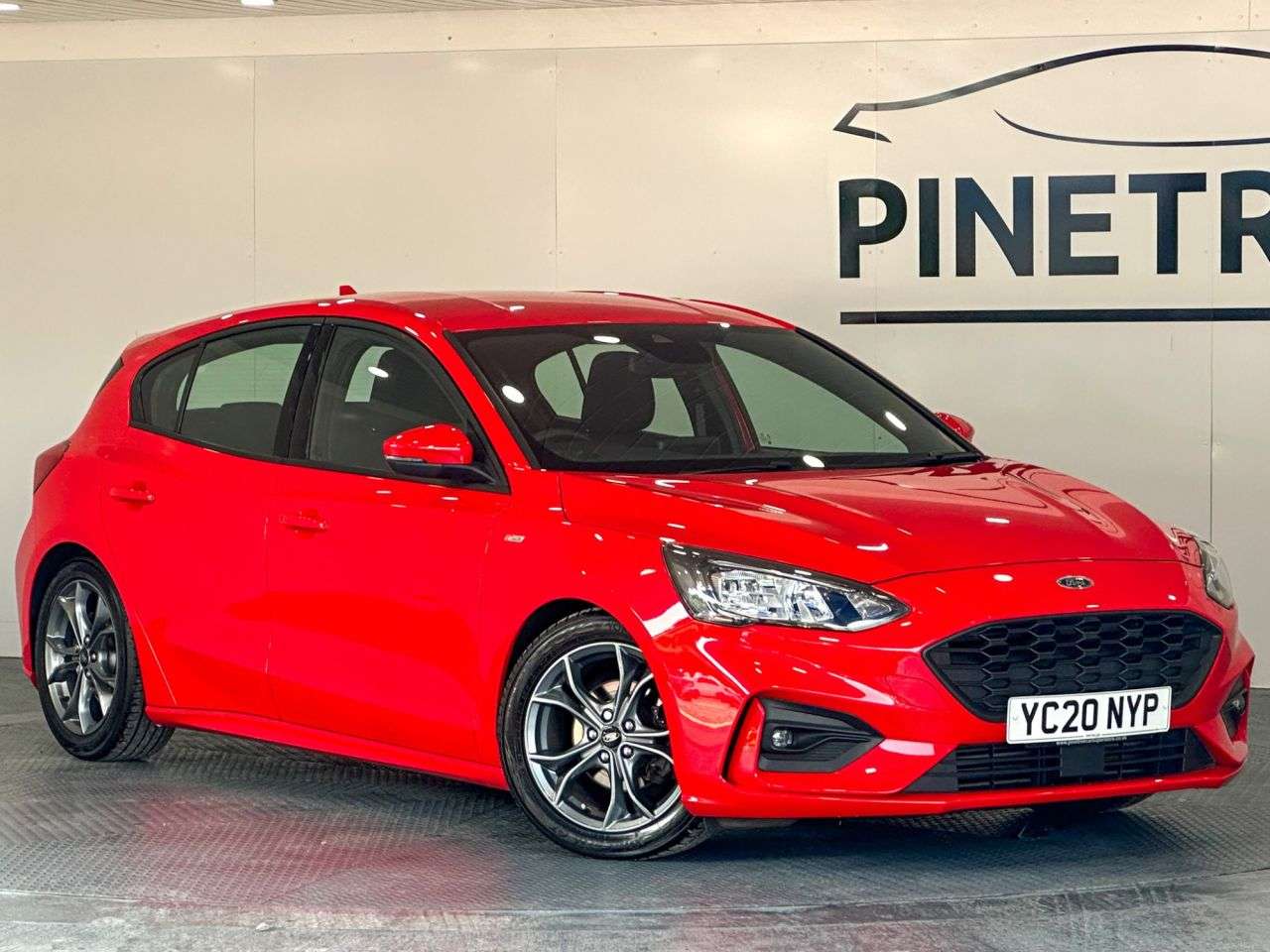 A 2020 FORD FOCUS 1.0T EcoBoost ST-Line Hatchback 5dr Petrol Manual Euro 6 (s/s) (125 ps) A 2020 FORD FOCUS 1.0T EcoBoost ST-Line Hatchback 5dr Petrol Manual Euro 6 (s/s) (125 ps)