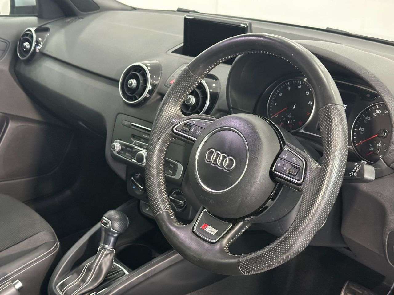 2016 AUDI A1 2016 AUDI A1