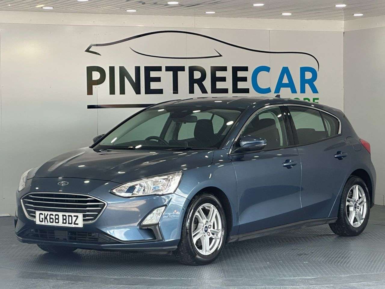 A 2018 FORD FOCUS 1.0T EcoBoost Zetec Hatchback 5dr Petrol Manual Euro 6 (s/s) (125 ps) A 2018 FORD FOCUS 1.0T EcoBoost Zetec Hatchback 5dr Petrol Manual Euro 6 (s/s) (125 ps)