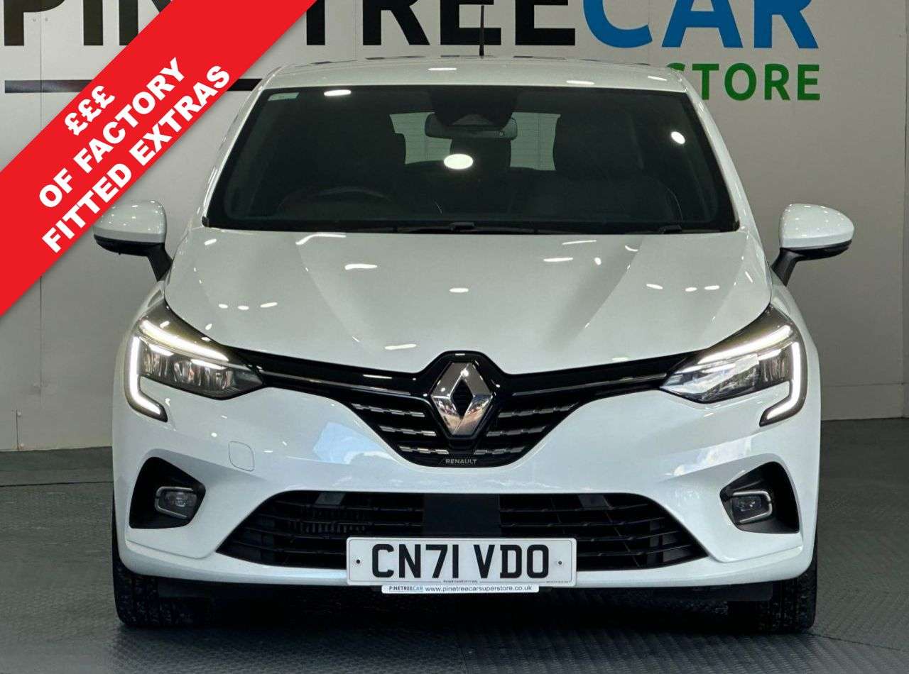 A 2021 RENAULT CLIO 1.0 TCe S Edition Hatchback 5dr Petrol Manual Euro 6 (s/s) (90 ps) A 2021 RENAULT CLIO 1.0 TCe S Edition Hatchback 5dr Petrol Manual Euro 6 (s/s) (90 ps)