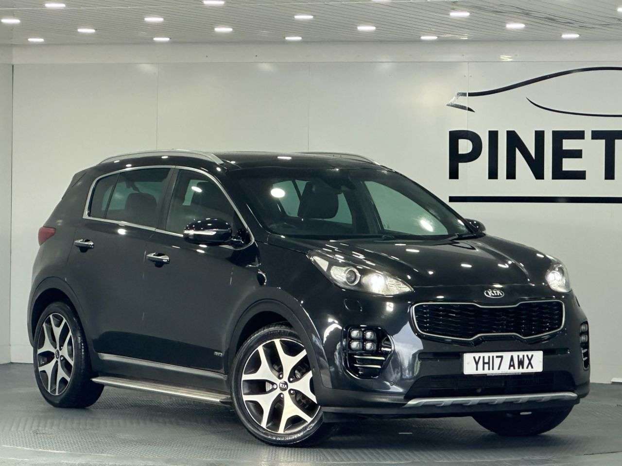 A 2017 KIA SPORTAGE 1.6 T-GDi GT-Line S SUV 5dr Petrol DCT AWD Euro 6 (174 bhp) A 2017 KIA SPORTAGE 1.6 T-GDi GT-Line S SUV 5dr Petrol DCT AWD Euro 6 (174 bhp)