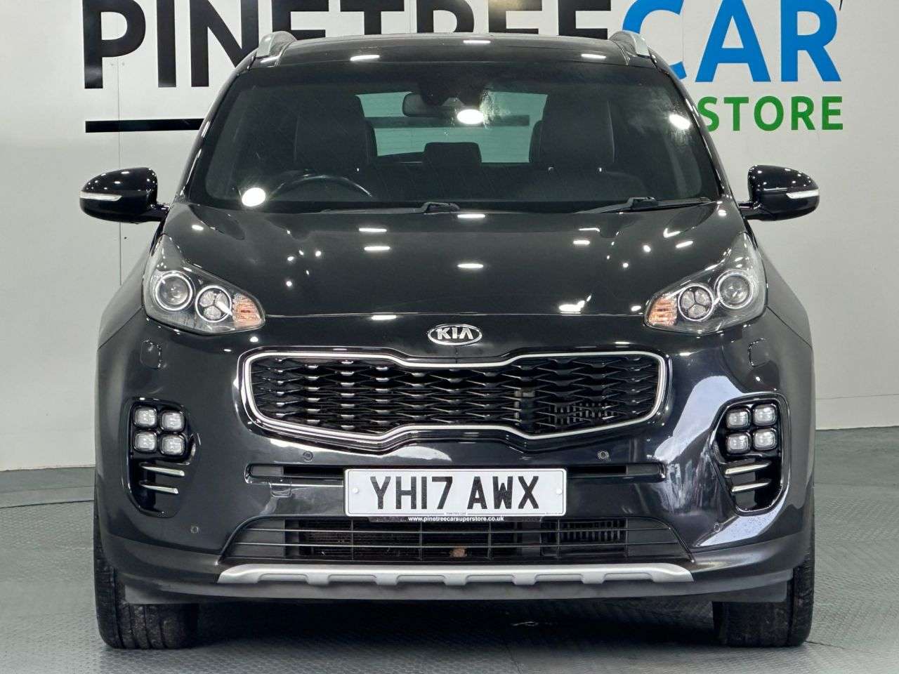 A 2017 KIA SPORTAGE 1.6 T-GDi GT-Line S SUV 5dr Petrol DCT AWD Euro 6 (174 bhp) A 2017 KIA SPORTAGE 1.6 T-GDi GT-Line S SUV 5dr Petrol DCT AWD Euro 6 (174 bhp)