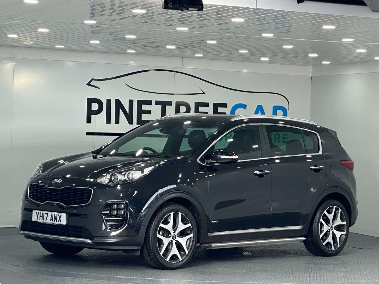 A 2017 KIA SPORTAGE 1.6 T-GDi GT-Line S SUV 5dr Petrol DCT AWD Euro 6 (174 bhp) A 2017 KIA SPORTAGE 1.6 T-GDi GT-Line S SUV 5dr Petrol DCT AWD Euro 6 (174 bhp)