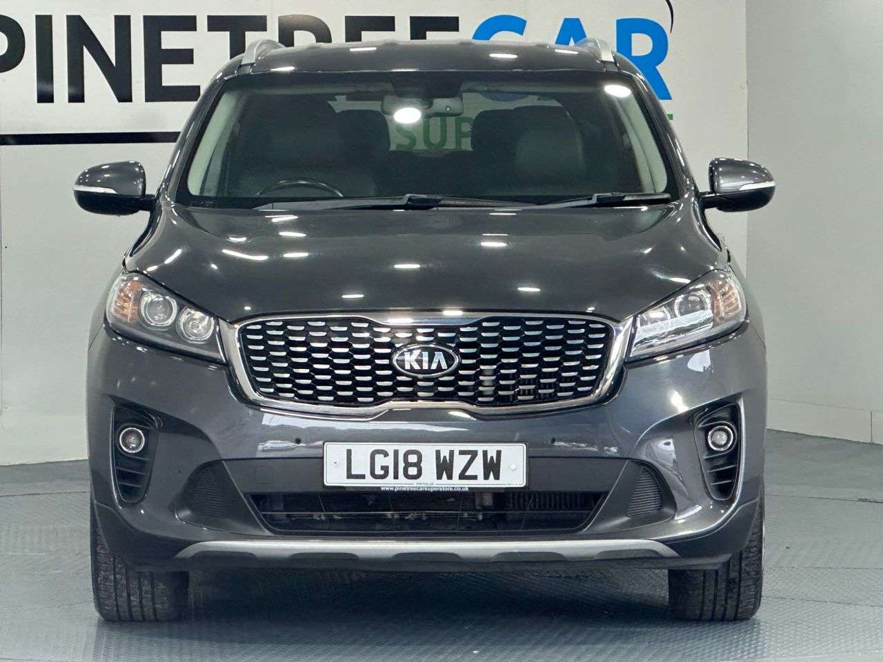 A 2018 KIA SORENTO 2.2 CRDi KX-2 SUV 5dr Diesel Auto AWD Euro 6 (s/s) (197 bhp) A 2018 KIA SORENTO 2.2 CRDi KX-2 SUV 5dr Diesel Auto AWD Euro 6 (s/s) (197 bhp)