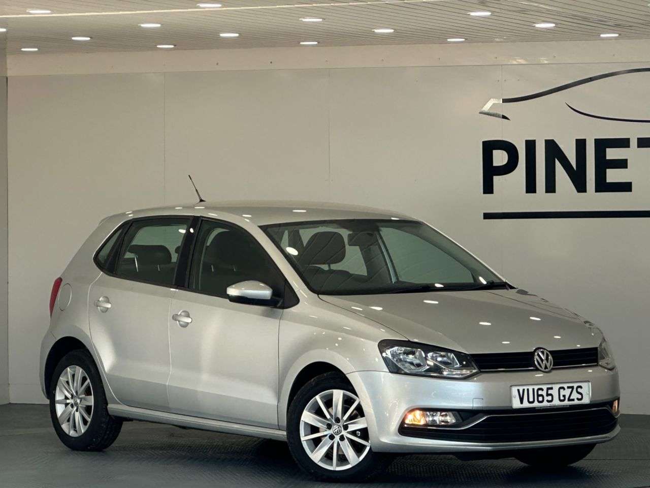 A 2015 VOLKSWAGEN POLO SE TDI A 2015 VOLKSWAGEN POLO SE TDI