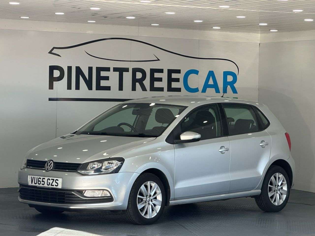 A 2015 VOLKSWAGEN POLO SE TDI A 2015 VOLKSWAGEN POLO SE TDI