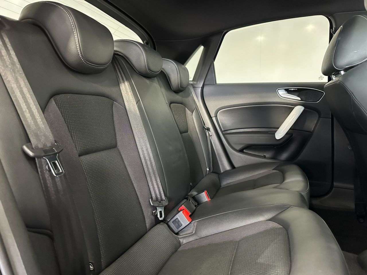 2016 AUDI A1 2016 AUDI A1