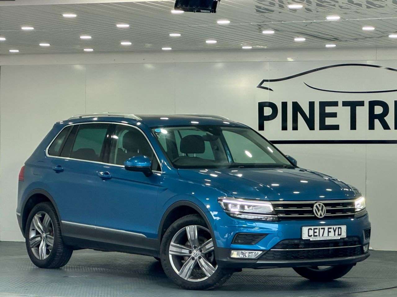 A 2017 VOLKSWAGEN TIGUAN 2.0 TDI BlueMotion Tech SEL SUV 5dr Diesel Manual 4Motion Euro 6 (s/s) (150 A 2017 VOLKSWAGEN TIGUAN 2.0 TDI BlueMotion Tech SEL SUV 5dr Diesel Manual 4Motion Euro 6 (s/s) (150