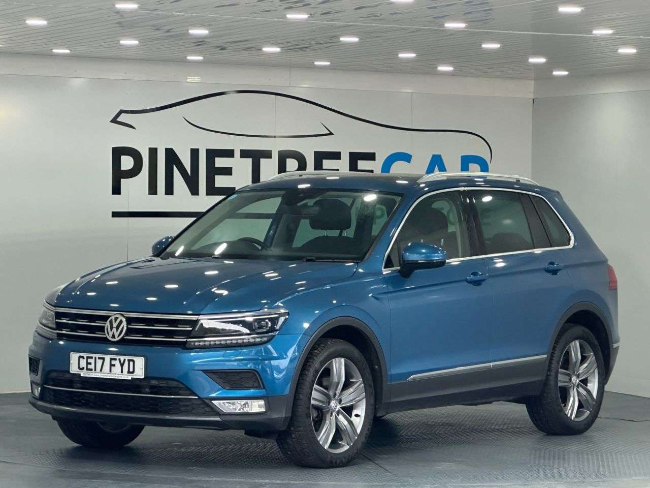 A 2017 VOLKSWAGEN TIGUAN 2.0 TDI BlueMotion Tech SEL SUV 5dr Diesel Manual 4Motion Euro 6 (s/s) (150 A 2017 VOLKSWAGEN TIGUAN 2.0 TDI BlueMotion Tech SEL SUV 5dr Diesel Manual 4Motion Euro 6 (s/s) (150