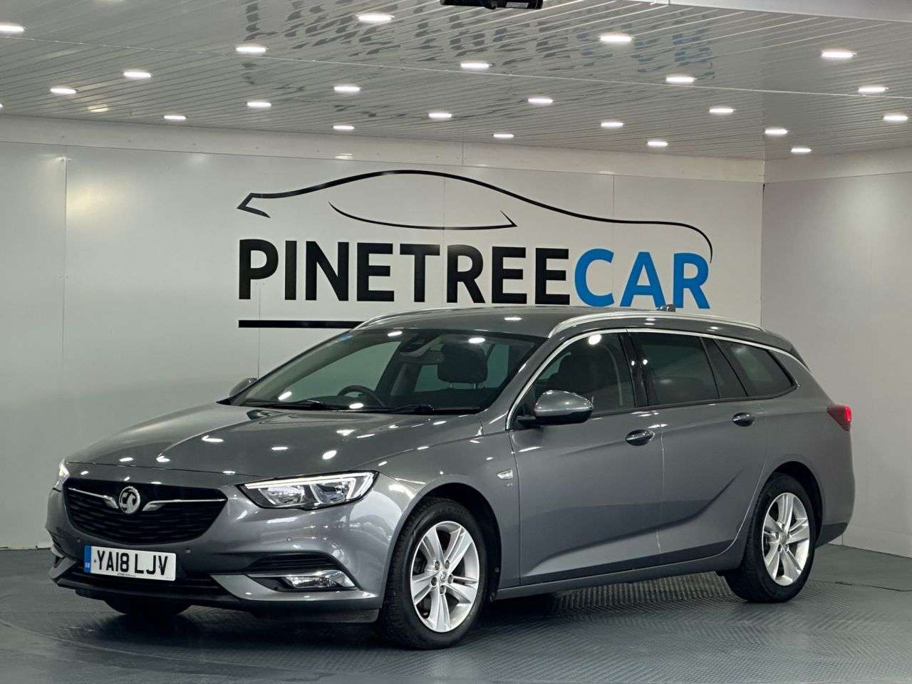 A 2018 VAUXHALL INSIGNIA 1.6 Turbo D ecoTEC BlueInjection SRi Nav Sports Tourer 5dr Diesel Manual Eu A 2018 VAUXHALL INSIGNIA 1.6 Turbo D ecoTEC BlueInjection SRi Nav Sports Tourer 5dr Diesel Manual Eu