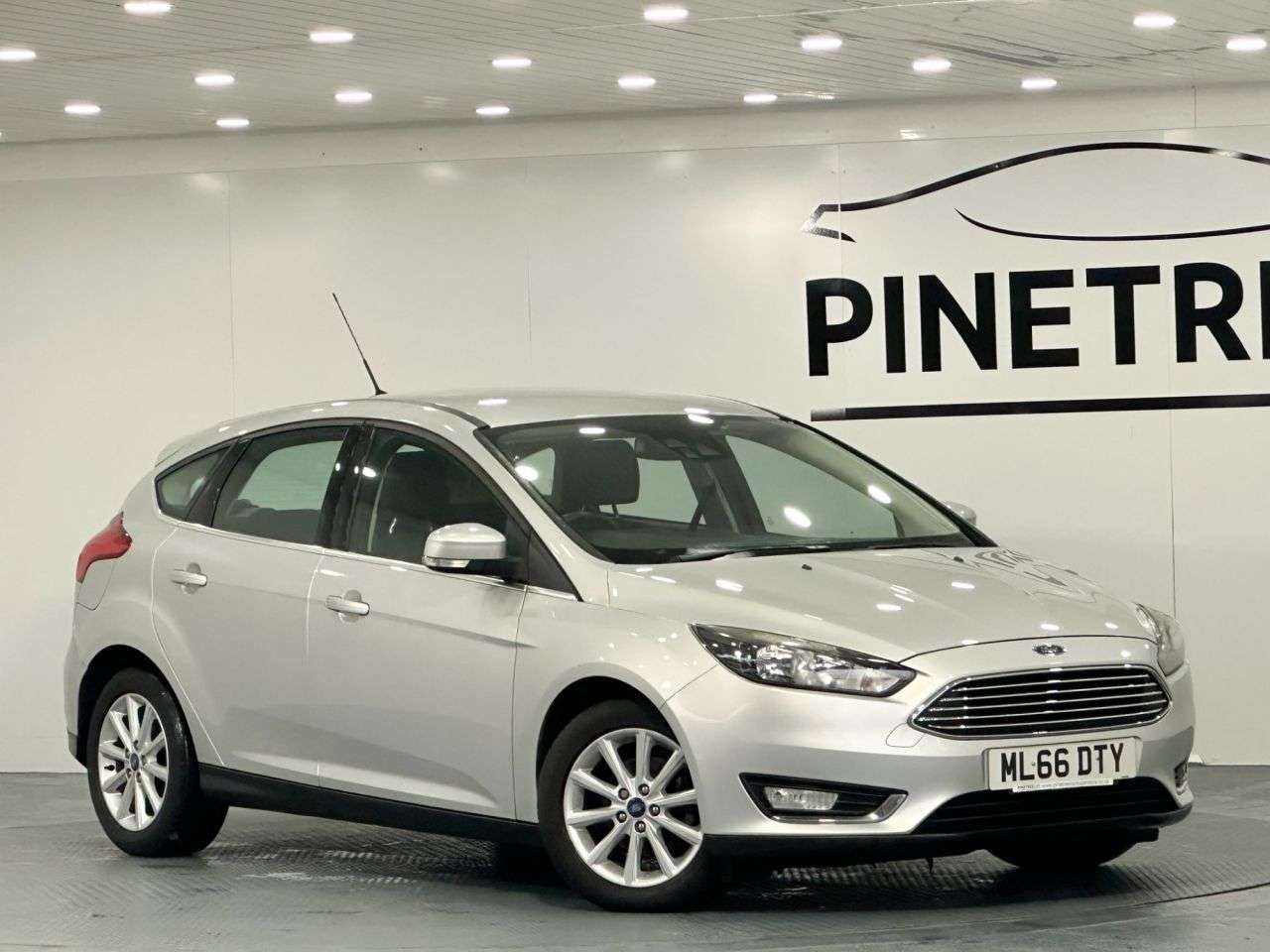 A 2016 FORD FOCUS 1.0T EcoBoost Titanium Hatchback 5dr Petrol Manual Euro 6 (s/s) (125 ps) A 2016 FORD FOCUS 1.0T EcoBoost Titanium Hatchback 5dr Petrol Manual Euro 6 (s/s) (125 ps)