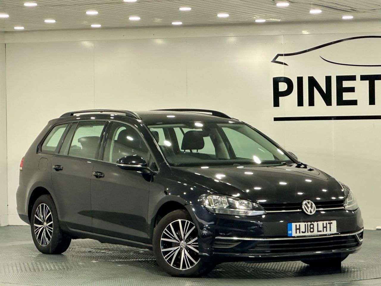 A 2018 VOLKSWAGEN GOLF 1.6 TDI SE Nav Estate 5dr Diesel Manual Euro 6 (s/s) (115 ps) A 2018 VOLKSWAGEN GOLF 1.6 TDI SE Nav Estate 5dr Diesel Manual Euro 6 (s/s) (115 ps)