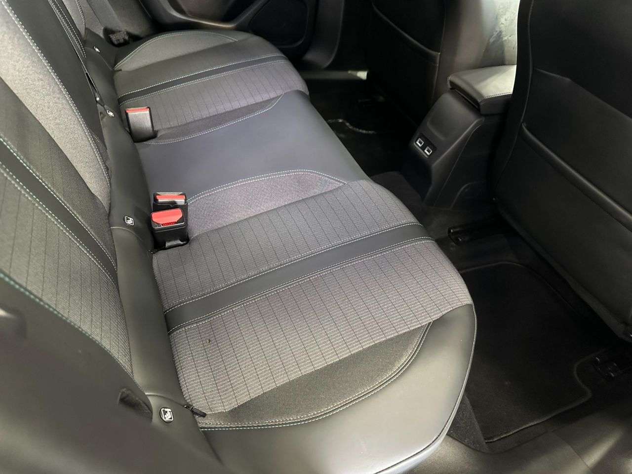 2021 PEUGEOT 2008 2021 PEUGEOT 2008