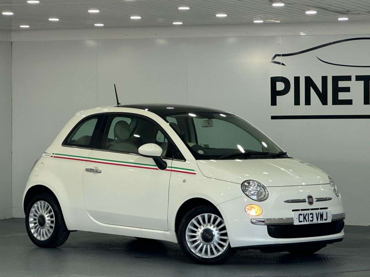 A 2013 FIAT 500 1.2 Lounge Hatchback 3dr Petrol Dualogic Euro 4 (69 bhp) A 2013 FIAT 500 1.2 Lounge Hatchback 3dr Petrol Dualogic Euro 4 (69 bhp)