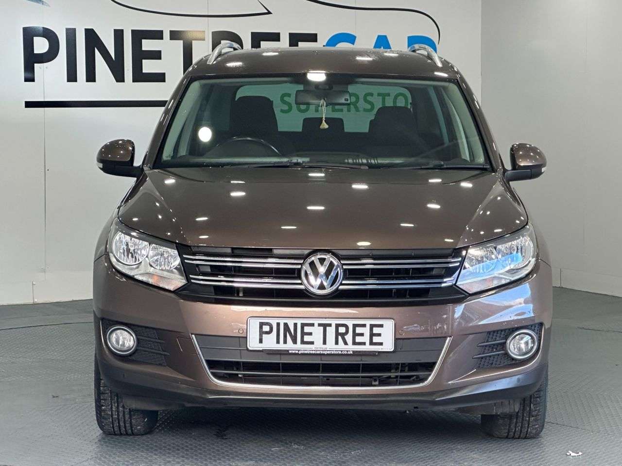 A 2015 VOLKSWAGEN TIGUAN 2.0 TDI BlueMotion Tech Match SUV 5dr Diesel Manual 2WD Euro 5 (s/s) (140 p A 2015 VOLKSWAGEN TIGUAN 2.0 TDI BlueMotion Tech Match SUV 5dr Diesel Manual 2WD Euro 5 (s/s) (140 p