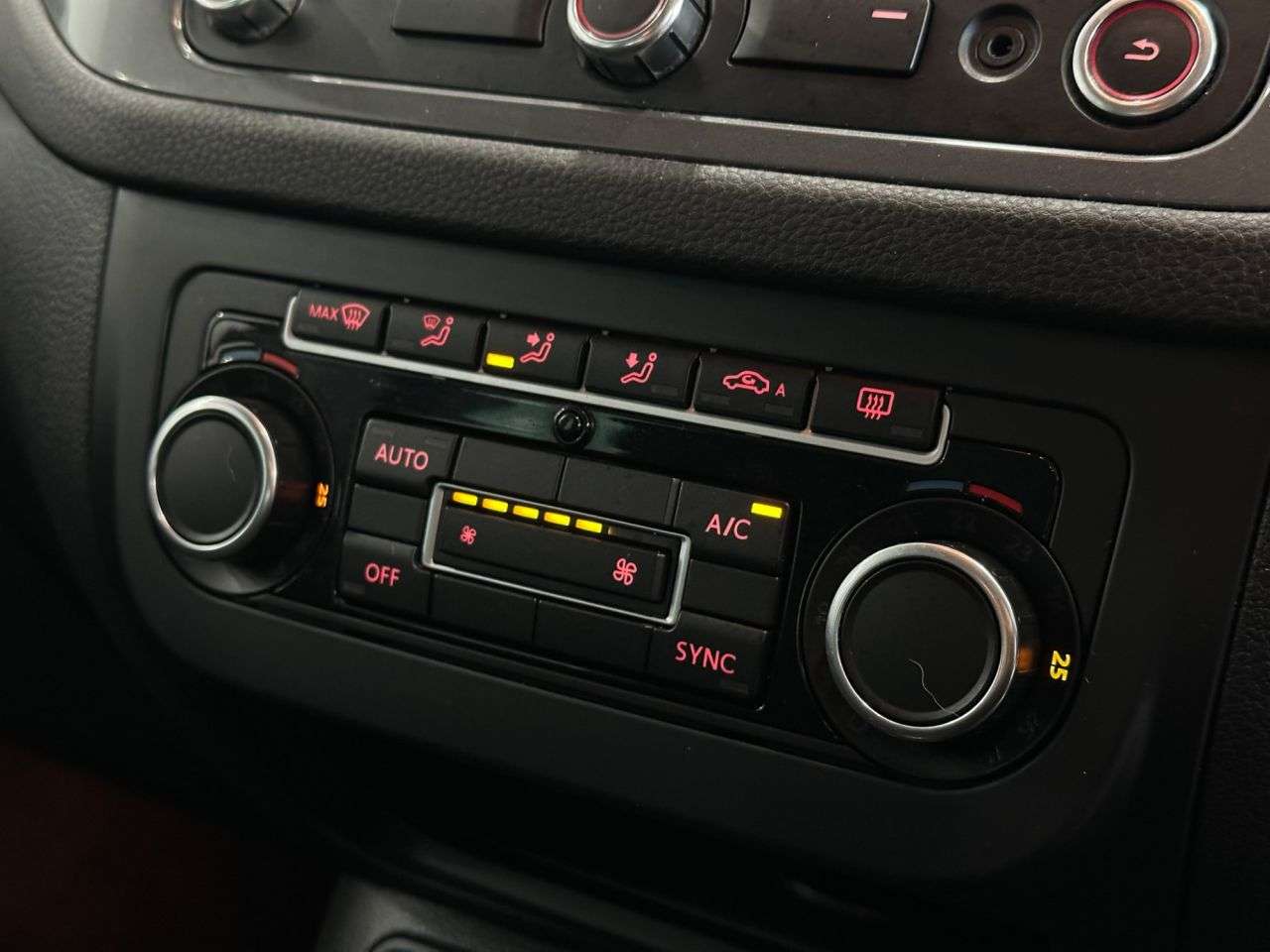 2015 VOLKSWAGEN TIGUAN 2015 VOLKSWAGEN TIGUAN