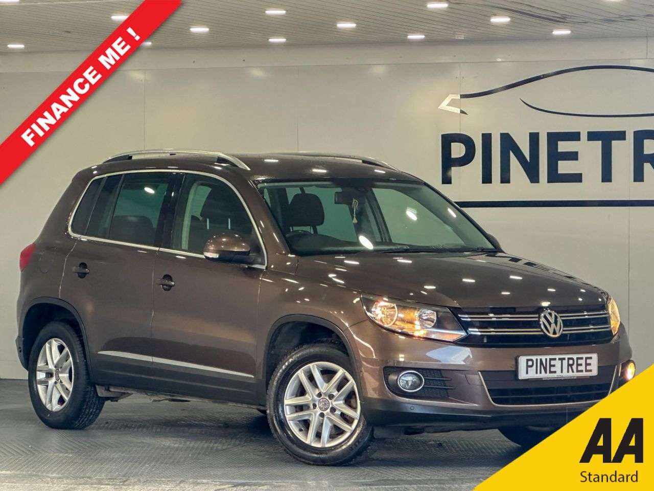 A 2015 VOLKSWAGEN TIGUAN 2.0 TDI BlueMotion Tech Match SUV 5dr Diesel Manual 2WD Euro 5 (s/s) (140 p A 2015 VOLKSWAGEN TIGUAN 2.0 TDI BlueMotion Tech Match SUV 5dr Diesel Manual 2WD Euro 5 (s/s) (140 p