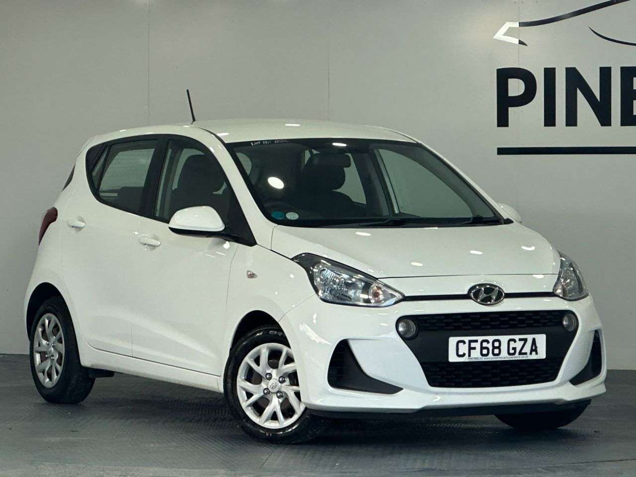 A 2019 HYUNDAI I10 1.0 SE Hatchback 5dr Petrol Manual Euro 6 (67 ps) A 2019 HYUNDAI I10 1.0 SE Hatchback 5dr Petrol Manual Euro 6 (67 ps)
