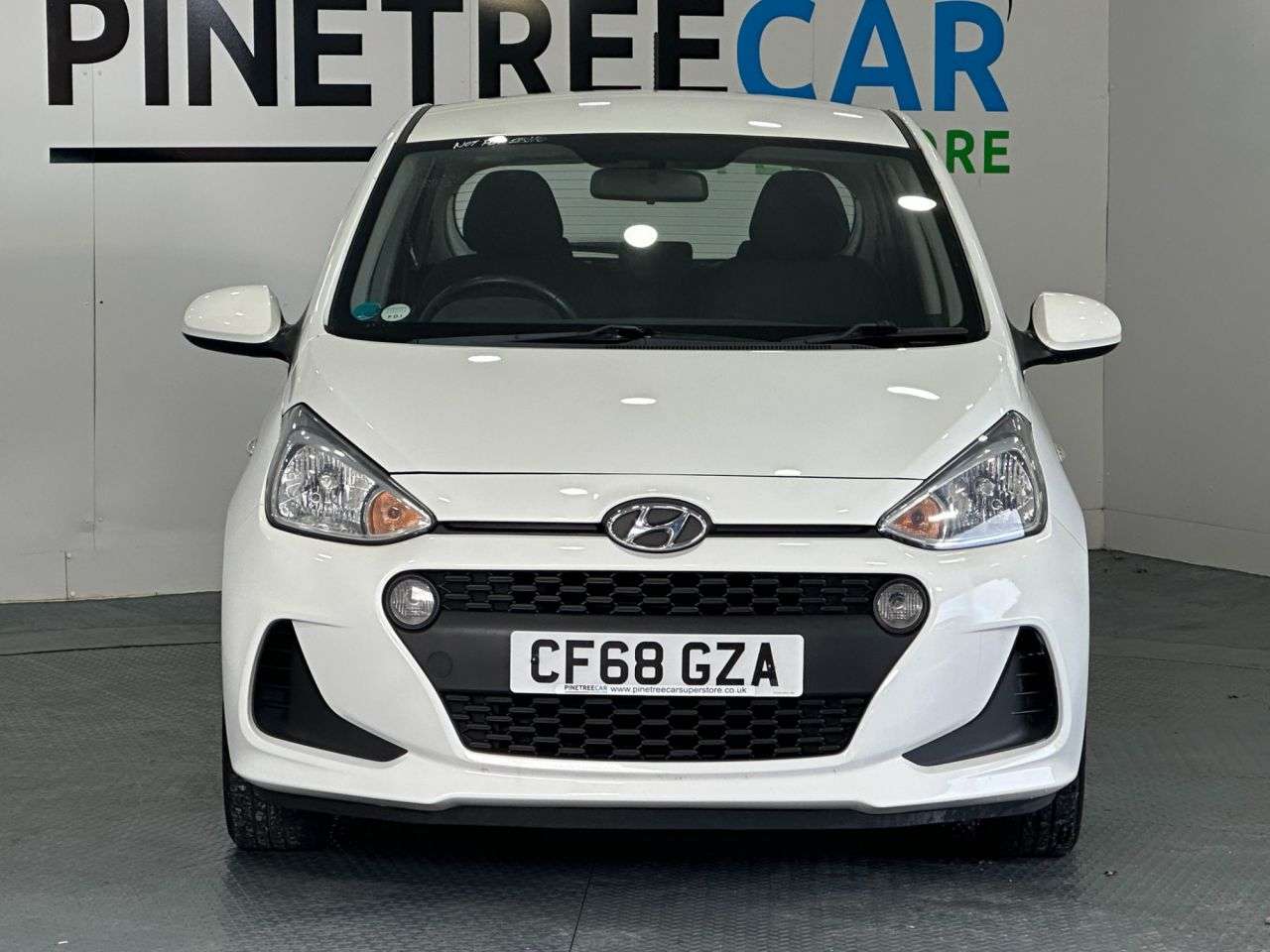 A 2019 HYUNDAI I10 1.0 SE Hatchback 5dr Petrol Manual Euro 6 (67 ps) A 2019 HYUNDAI I10 1.0 SE Hatchback 5dr Petrol Manual Euro 6 (67 ps)