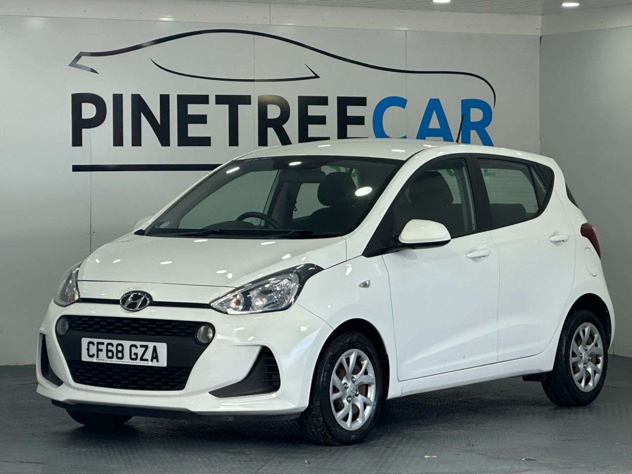 A 2019 HYUNDAI I10 1.0 SE Hatchback 5dr Petrol Manual Euro 6 (67 ps) A 2019 HYUNDAI I10 1.0 SE Hatchback 5dr Petrol Manual Euro 6 (67 ps)