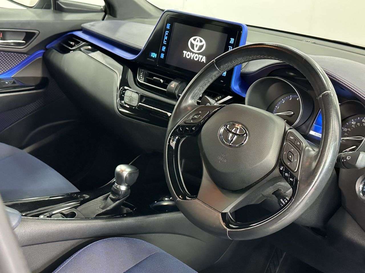 2017 TOYOTA C-HR 2017 TOYOTA C-HR