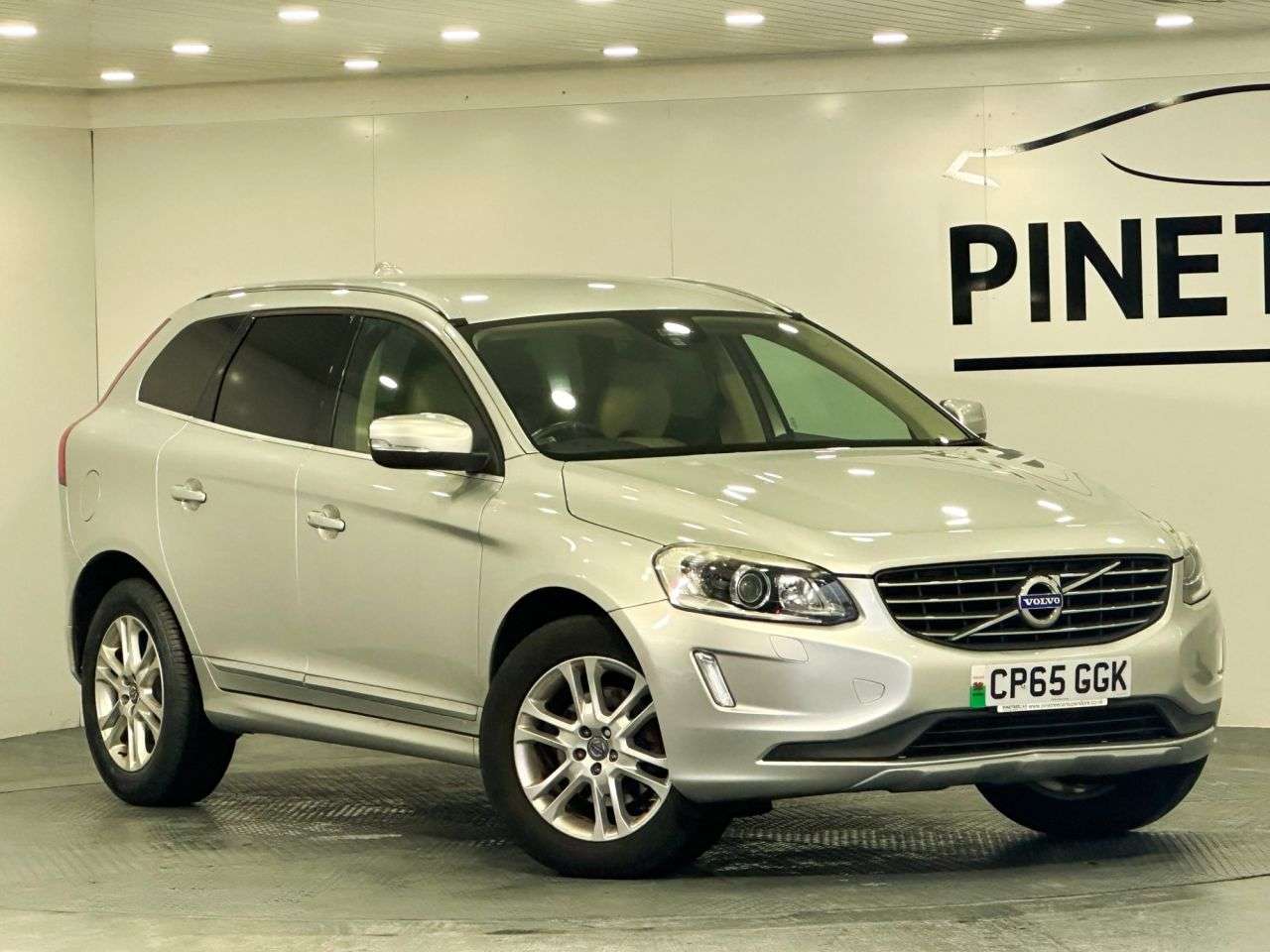 A 2015 VOLVO XC60 2.4 D4 SE Lux Nav SUV 5dr Diesel Auto AWD Euro 6 (s/s) (190 ps) A 2015 VOLVO XC60 2.4 D4 SE Lux Nav SUV 5dr Diesel Auto AWD Euro 6 (s/s) (190 ps)