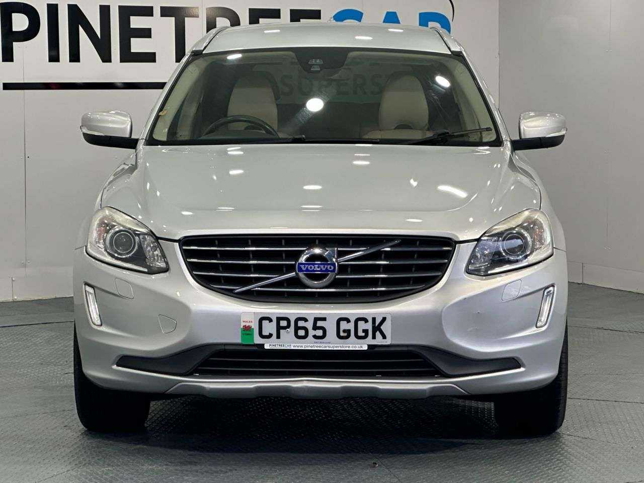 A 2015 VOLVO XC60 2.4 D4 SE Lux Nav SUV 5dr Diesel Auto AWD Euro 6 (s/s) (190 ps) A 2015 VOLVO XC60 2.4 D4 SE Lux Nav SUV 5dr Diesel Auto AWD Euro 6 (s/s) (190 ps)