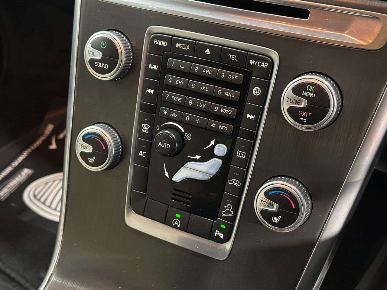 2015 VOLVO XC60 2015 VOLVO XC60