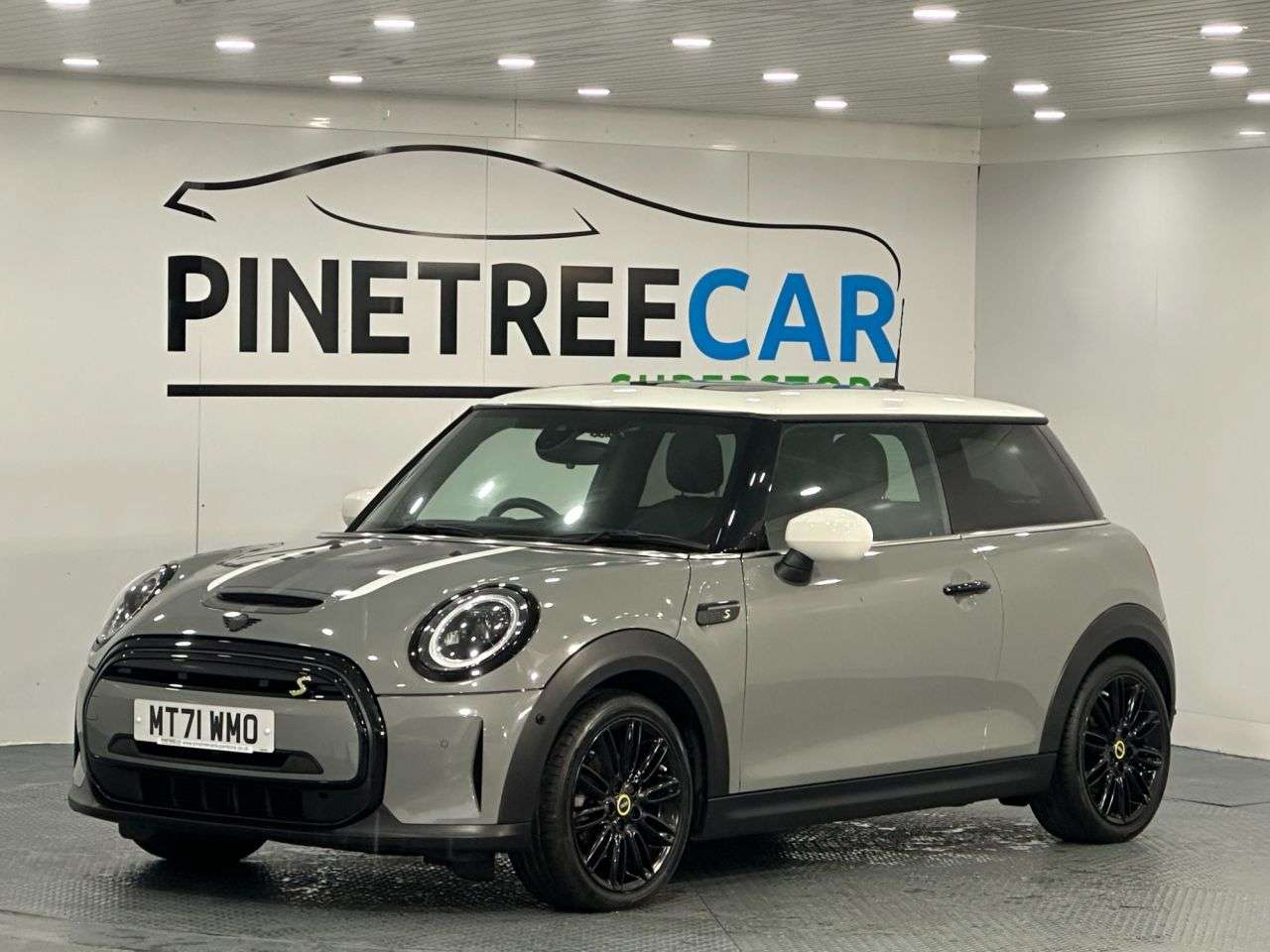 A 2021 MINI ELECTRIC HATCH Cooper SE 32.6kWh Level 3 Hatchback 3dr Electric Auto (184 ps) A 2021 MINI ELECTRIC HATCH Cooper SE 32.6kWh Level 3 Hatchback 3dr Electric Auto (184 ps)