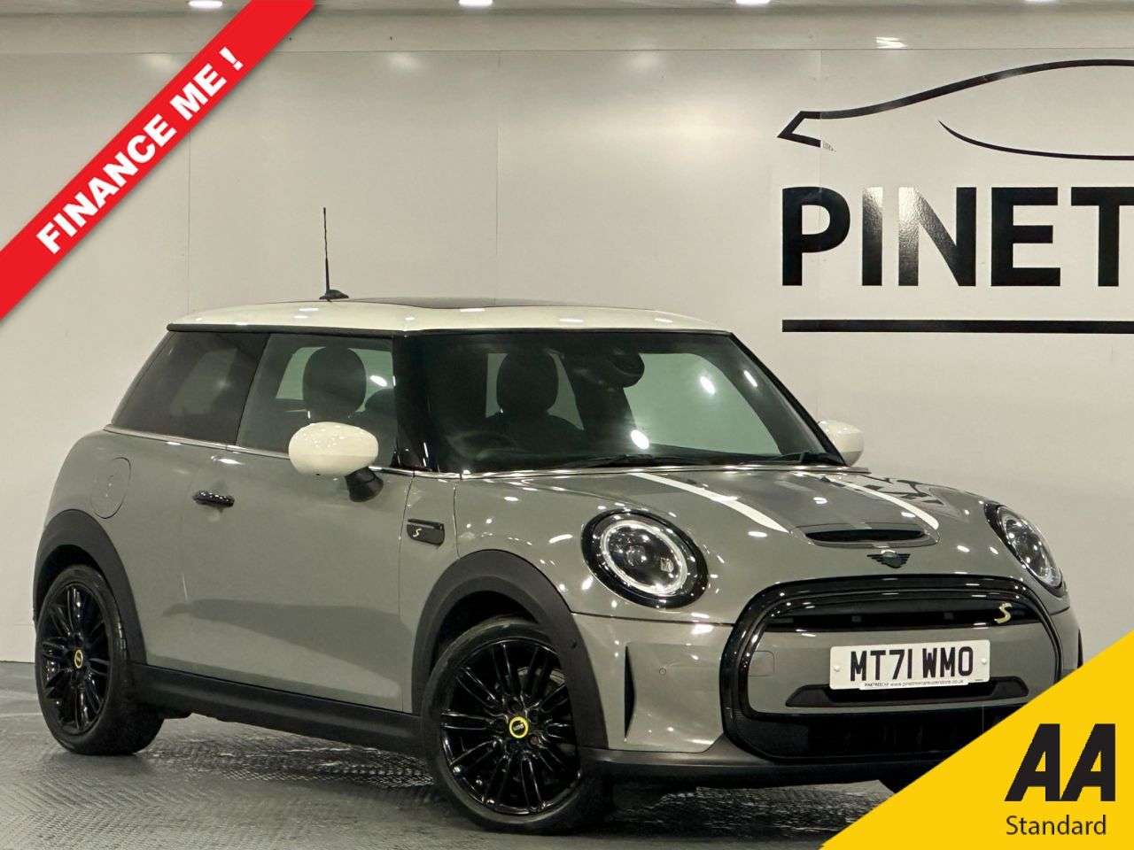 A 2021 MINI ELECTRIC HATCH Cooper SE 32.6kWh Level 3 Hatchback 3dr Electric Auto (184 ps) A 2021 MINI ELECTRIC HATCH Cooper SE 32.6kWh Level 3 Hatchback 3dr Electric Auto (184 ps)