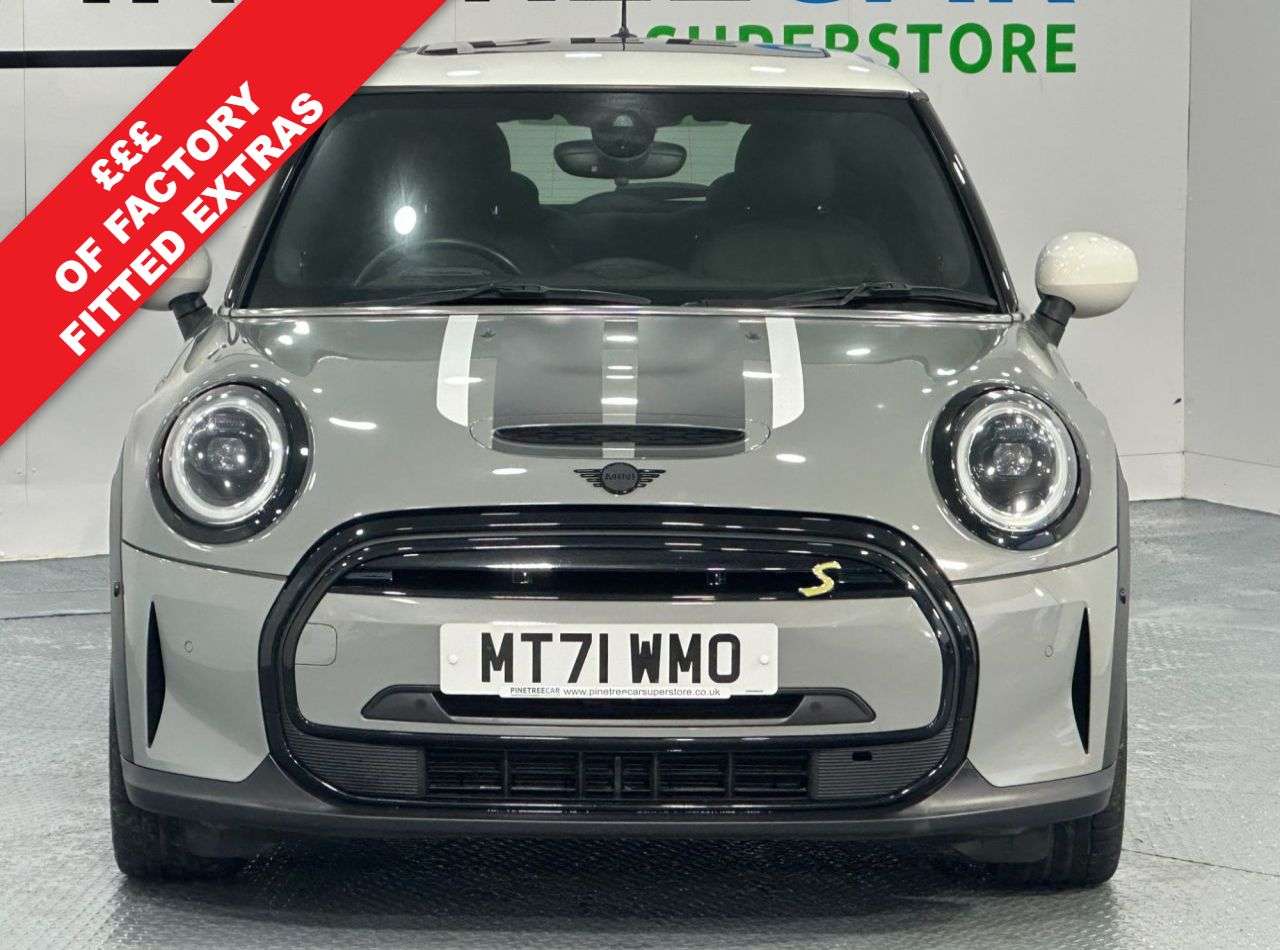 A 2021 MINI ELECTRIC HATCH Cooper SE 32.6kWh Level 3 Hatchback 3dr Electric Auto (184 ps) A 2021 MINI ELECTRIC HATCH Cooper SE 32.6kWh Level 3 Hatchback 3dr Electric Auto (184 ps)