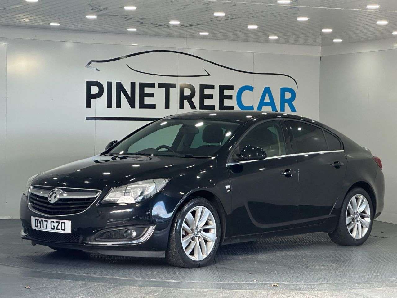 A 2017 VAUXHALL INSIGNIA 2.0 CDTi SRi Nav Hatchback 5dr Diesel Manual Euro 6 (s/s) (170 ps) A 2017 VAUXHALL INSIGNIA 2.0 CDTi SRi Nav Hatchback 5dr Diesel Manual Euro 6 (s/s) (170 ps)