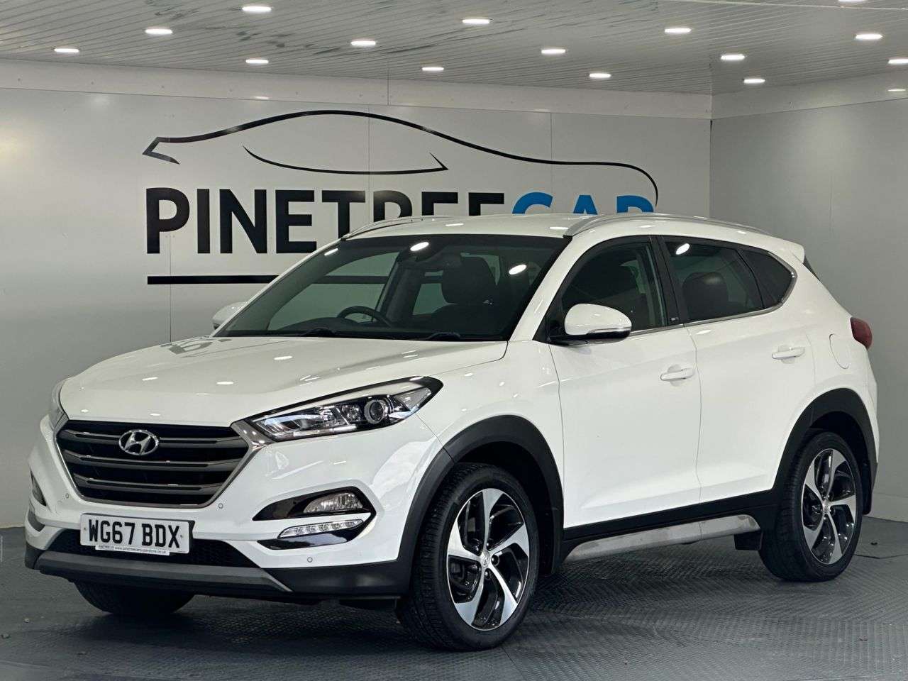 A 2017 HYUNDAI TUCSON 1.6 T-GDi Sport Edition SUV 5dr Petrol Manual Euro 6 (177 ps) A 2017 HYUNDAI TUCSON 1.6 T-GDi Sport Edition SUV 5dr Petrol Manual Euro 6 (177 ps)