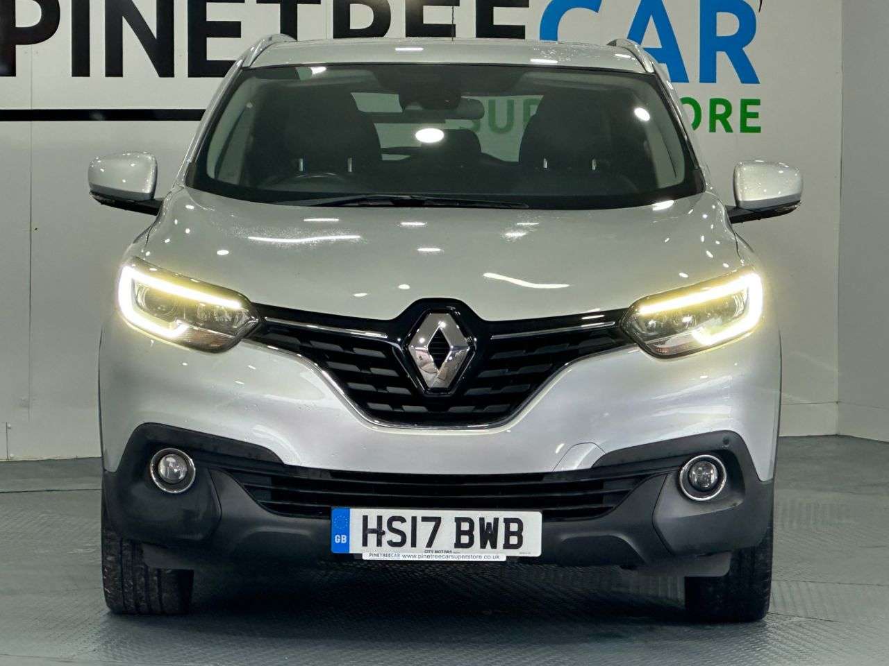 A 2017 RENAULT KADJAR 1.2 TCe Dynamique S Nav SUV 5dr Petrol Manual Euro 6 (s/s) (130 ps) A 2017 RENAULT KADJAR 1.2 TCe Dynamique S Nav SUV 5dr Petrol Manual Euro 6 (s/s) (130 ps)