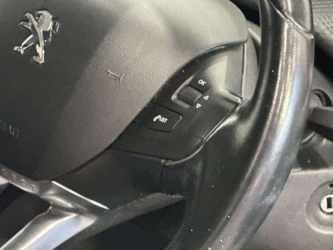 2017 PEUGEOT 2008 2017 PEUGEOT 2008